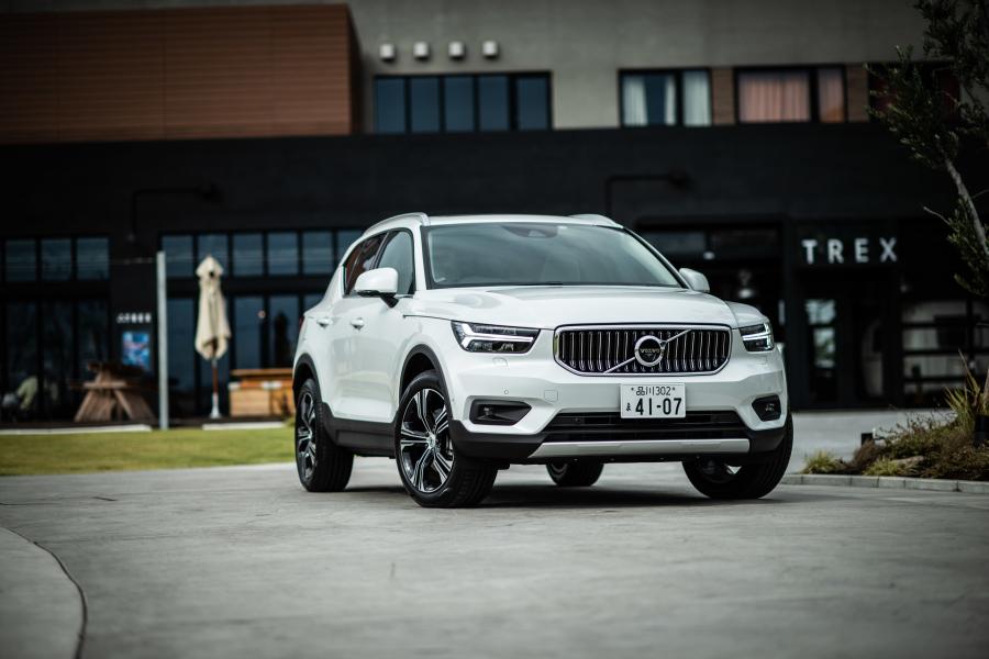  Volvo XC40 T4 Inscription 2018 года  (JP) (фото 1 из 4)
